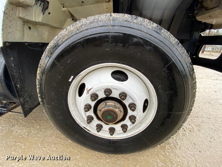 image for item HA9669 2005 International 7500  bucket truck