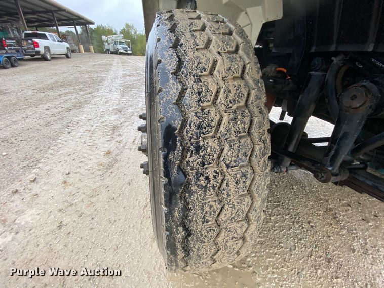 image for item HA9669 2005 International 7500  bucket truck