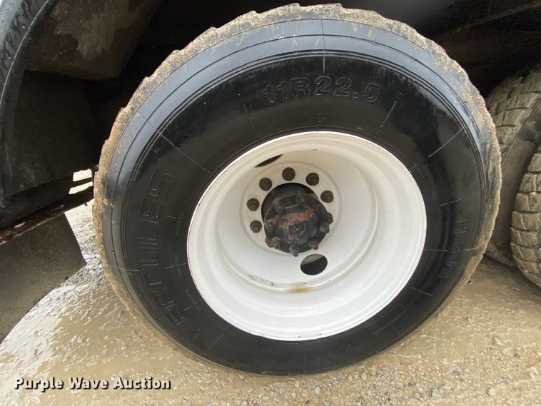 image for item HA9669 2005 International 7500  bucket truck