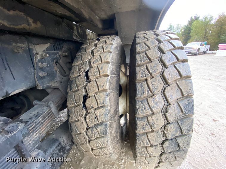 image for item HA9669 2005 International 7500  bucket truck