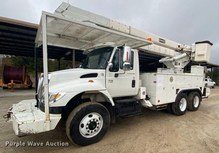 image for item HA9670 2005 International 7500  bucket truck