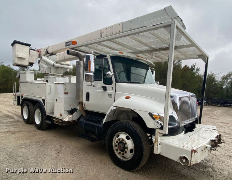image for item HA9670 2005 International 7500  bucket truck