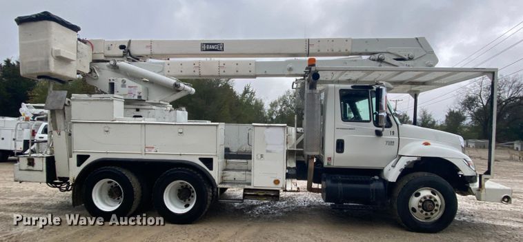 image for item HA9670 2005 International 7500  bucket truck