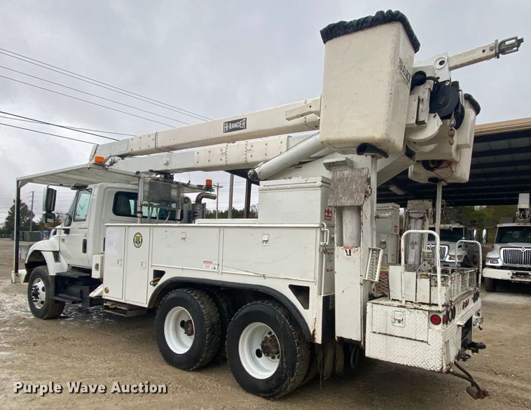 image for item HA9670 2005 International 7500  bucket truck