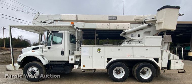 image for item HA9670 2005 International 7500  bucket truck
