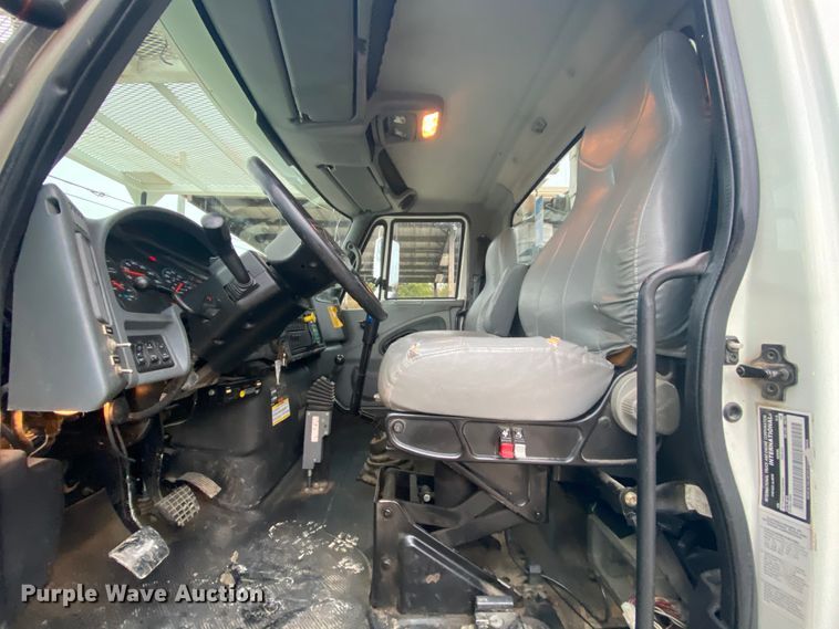 image for item HA9670 2005 International 7500  bucket truck