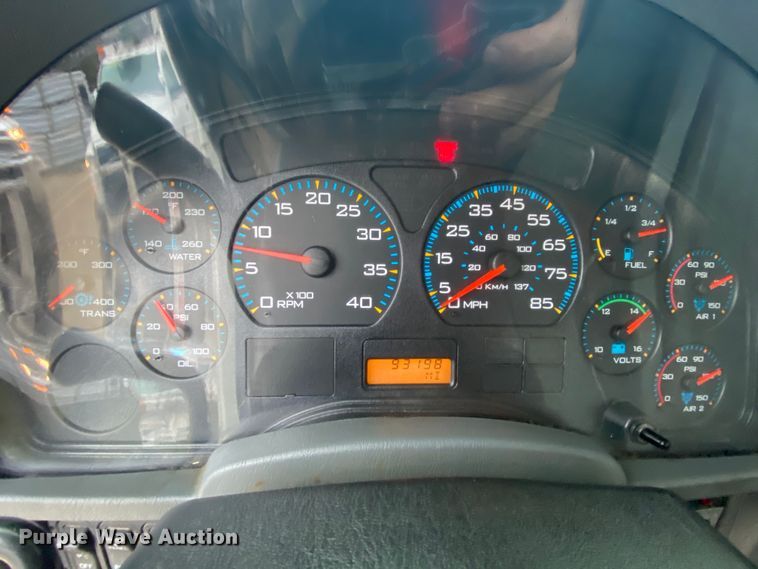 image for item HA9670 2005 International 7500  bucket truck