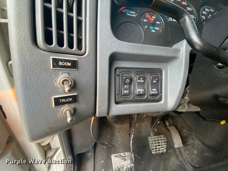 image for item HA9670 2005 International 7500  bucket truck