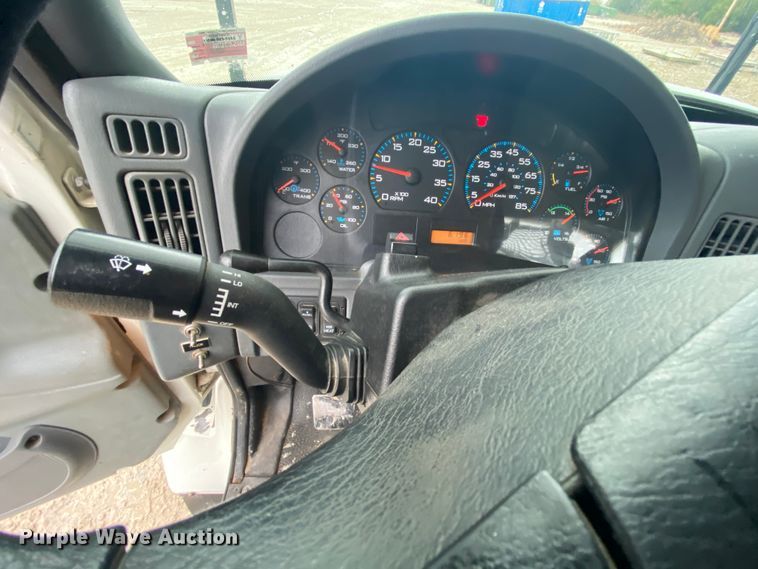 image for item HA9670 2005 International 7500  bucket truck