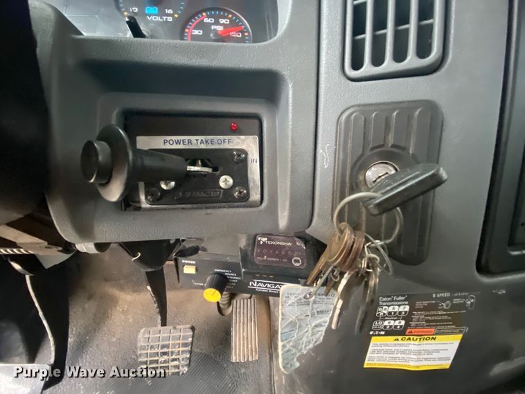 image for item HA9670 2005 International 7500  bucket truck