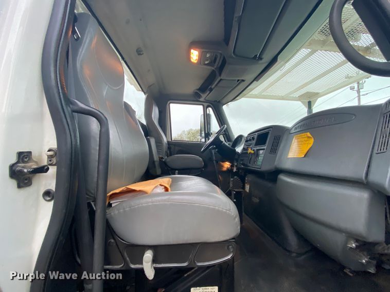 image for item HA9670 2005 International 7500  bucket truck