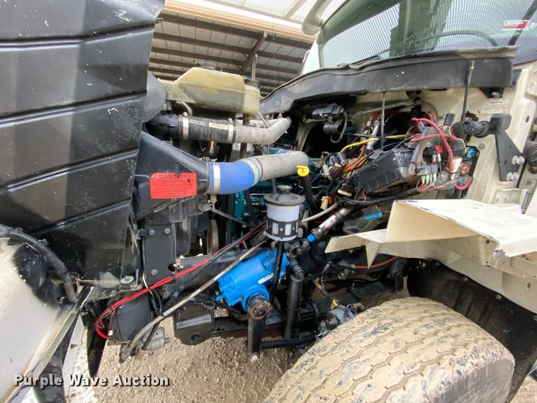 image for item HA9670 2005 International 7500  bucket truck