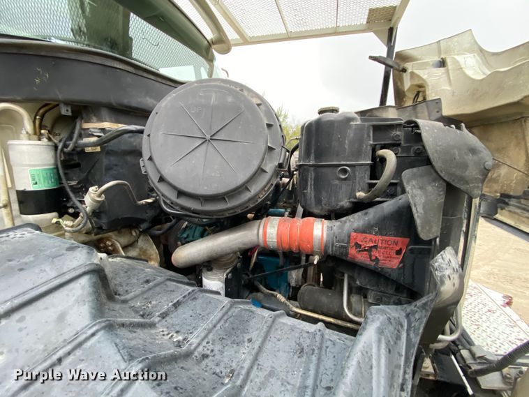 image for item HA9670 2005 International 7500  bucket truck