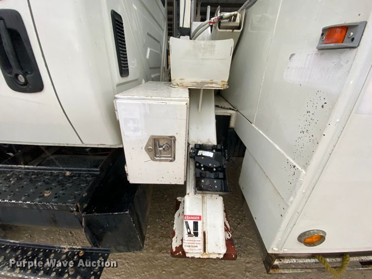 image for item HA9670 2005 International 7500  bucket truck