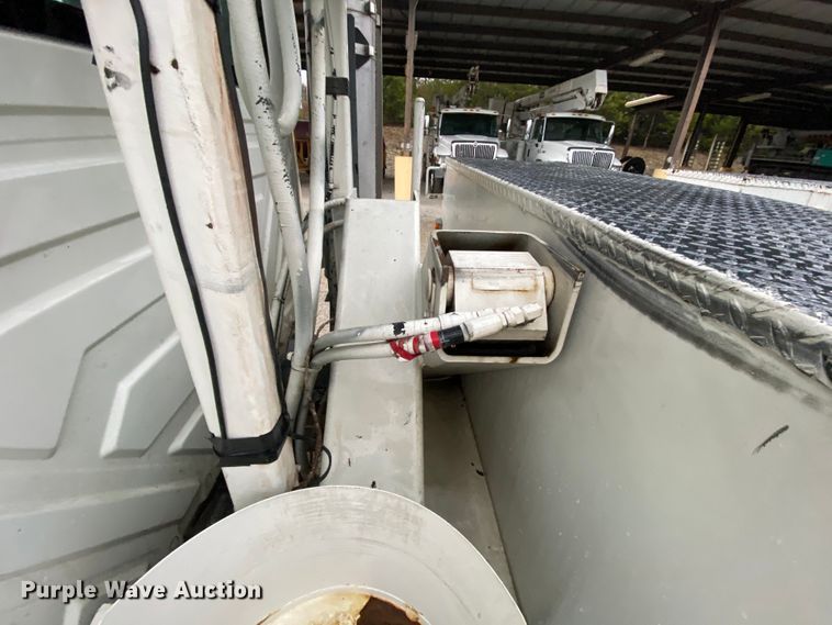 image for item HA9670 2005 International 7500  bucket truck