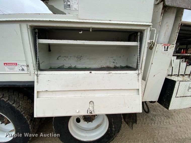 image for item HA9670 2005 International 7500  bucket truck