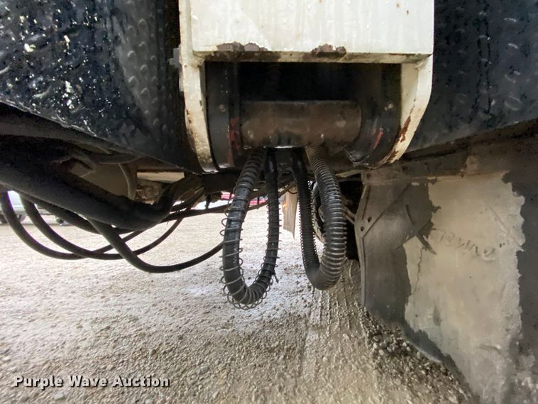 image for item HA9670 2005 International 7500  bucket truck