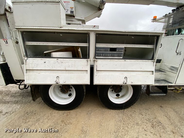 image for item HA9670 2005 International 7500  bucket truck