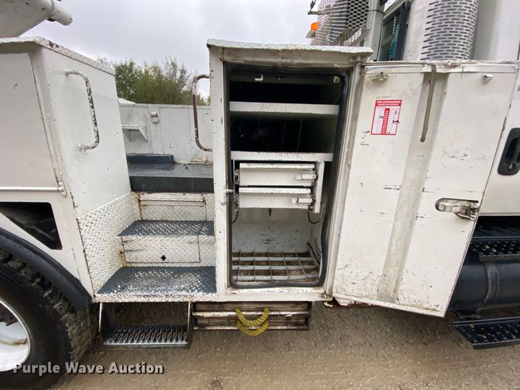 image for item HA9670 2005 International 7500  bucket truck