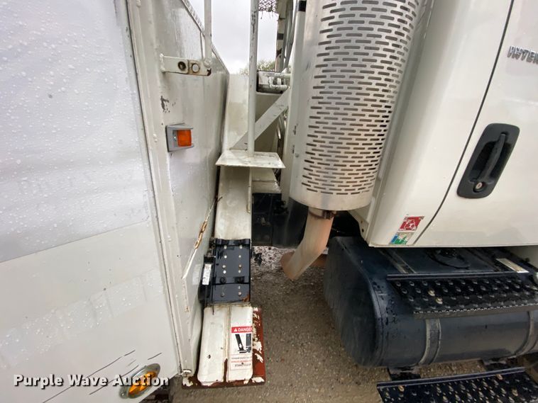 image for item HA9670 2005 International 7500  bucket truck