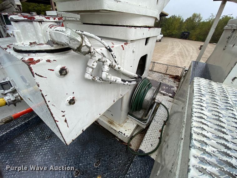 image for item HA9670 2005 International 7500  bucket truck