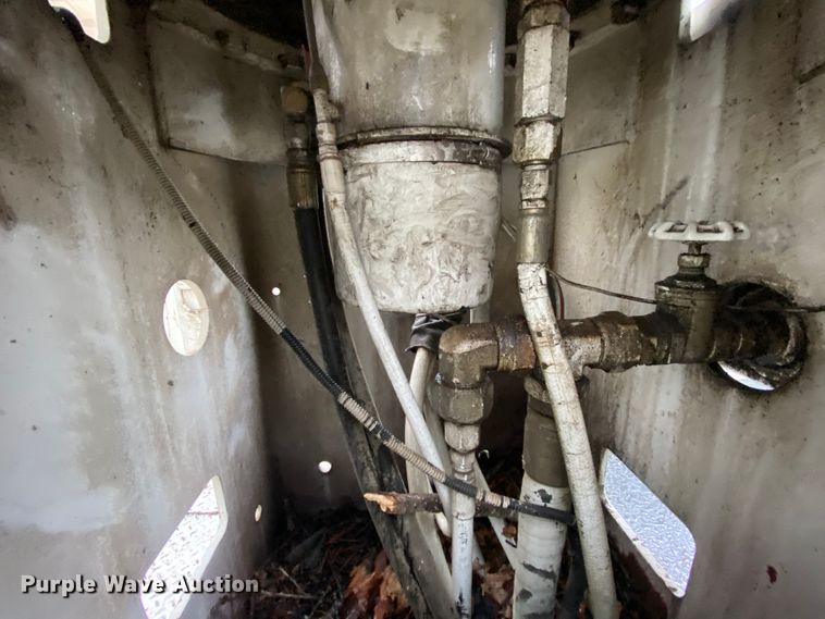 image for item HA9670 2005 International 7500  bucket truck