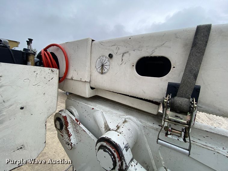 image for item HA9670 2005 International 7500  bucket truck