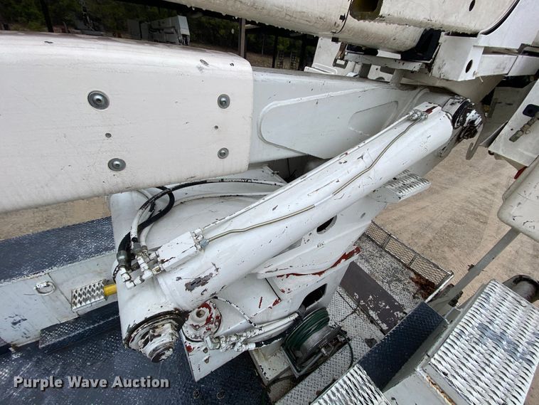 image for item HA9670 2005 International 7500  bucket truck