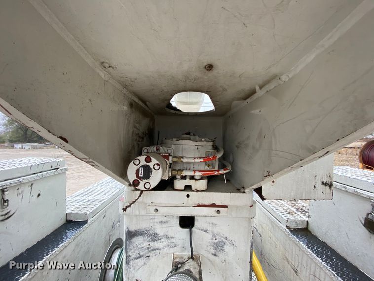 image for item HA9670 2005 International 7500  bucket truck