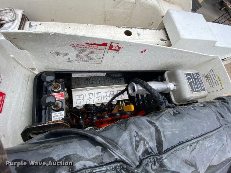 image for item HA9670 2005 International 7500  bucket truck