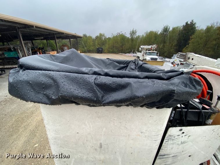 image for item HA9670 2005 International 7500  bucket truck