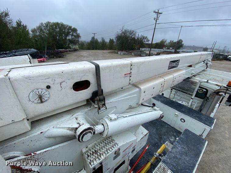 image for item HA9670 2005 International 7500  bucket truck