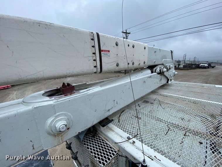 image for item HA9670 2005 International 7500  bucket truck