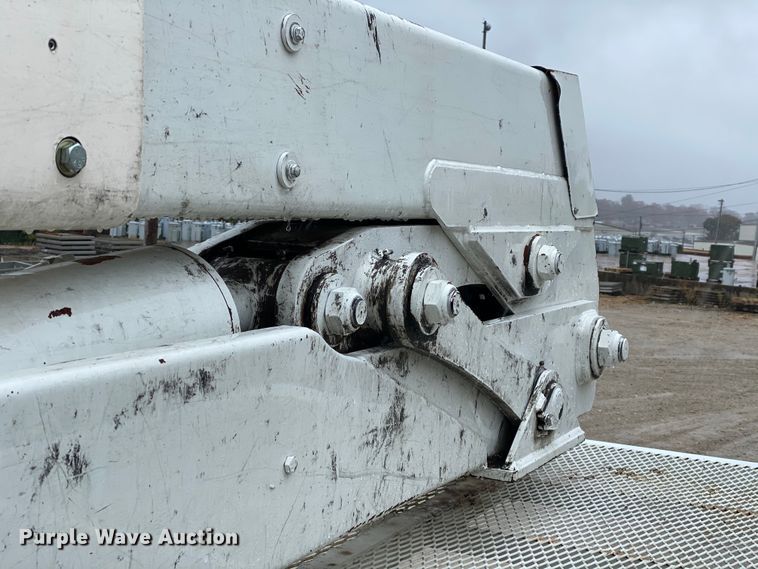 image for item HA9670 2005 International 7500  bucket truck