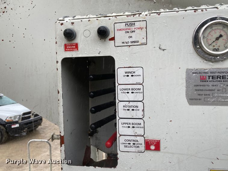 image for item HA9670 2005 International 7500  bucket truck