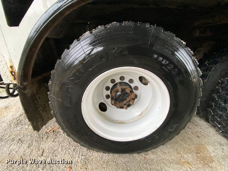 image for item HA9670 2005 International 7500  bucket truck