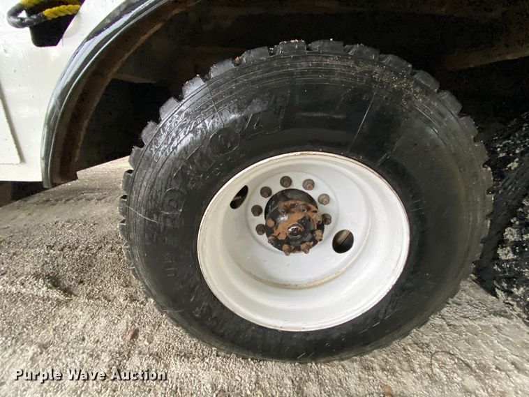 image for item HA9670 2005 International 7500  bucket truck