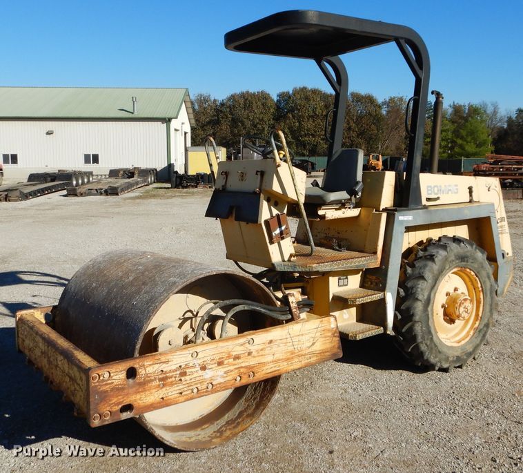 image for item HF9052 1995 Bomag BW142D-2  vibratory single drum roller