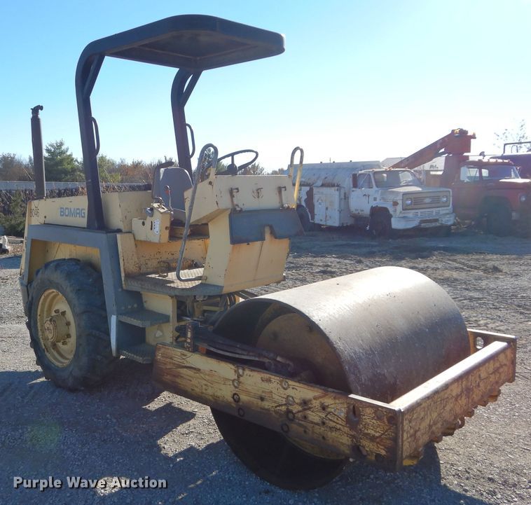 image for item HF9052 1995 Bomag BW142D-2  vibratory single drum roller