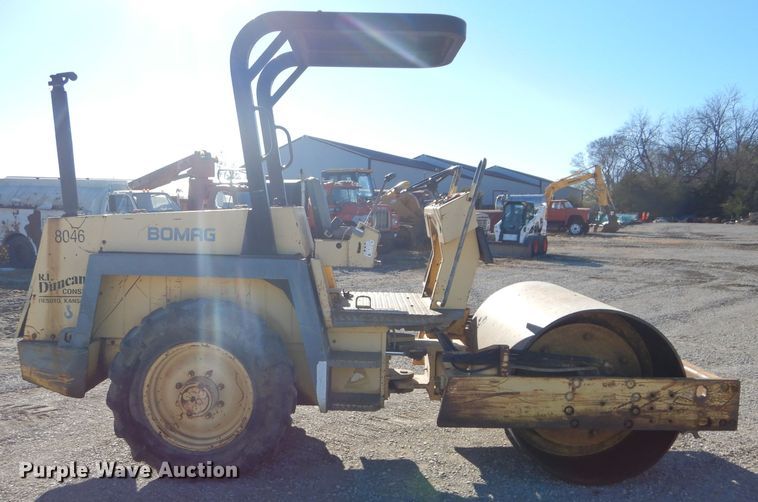 image for item HF9052 1995 Bomag BW142D-2  vibratory single drum roller