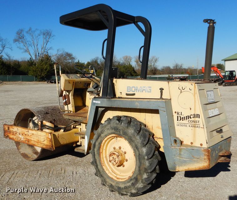 image for item HF9052 1995 Bomag BW142D-2  vibratory single drum roller