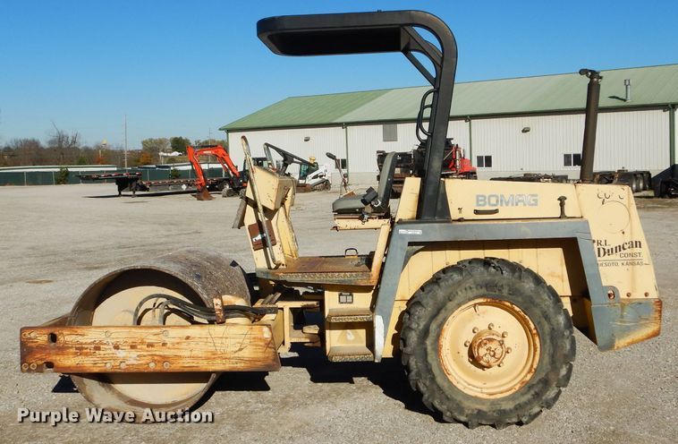 image for item HF9052 1995 Bomag BW142D-2  vibratory single drum roller