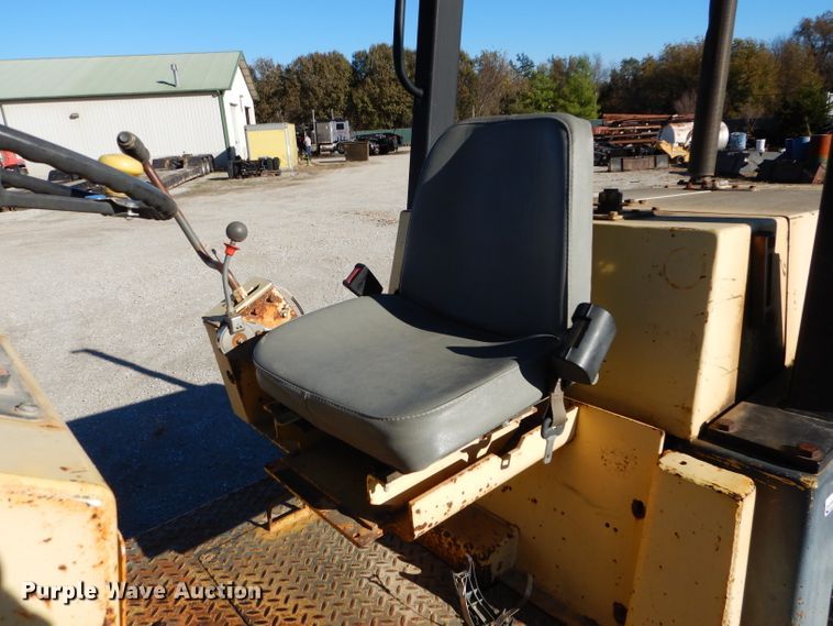 image for item HF9052 1995 Bomag BW142D-2  vibratory single drum roller