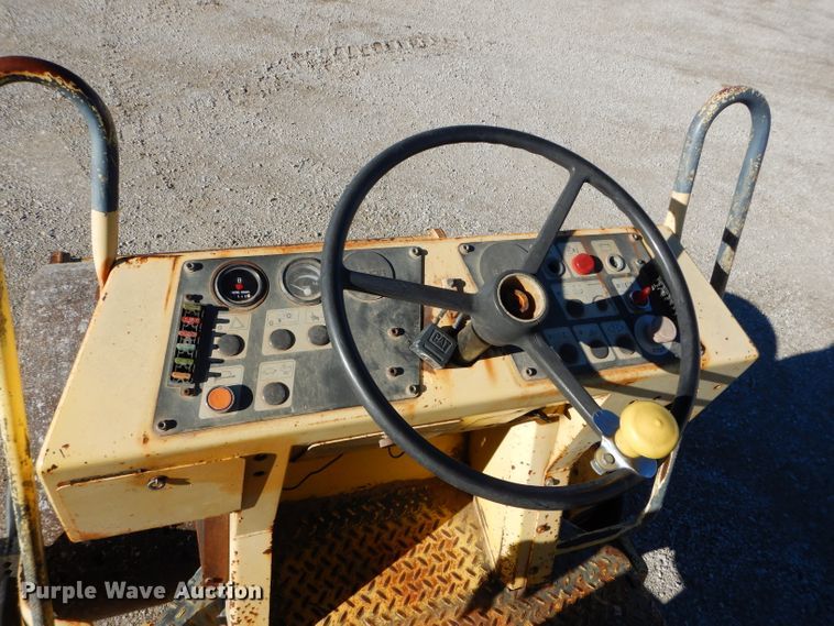 image for item HF9052 1995 Bomag BW142D-2  vibratory single drum roller