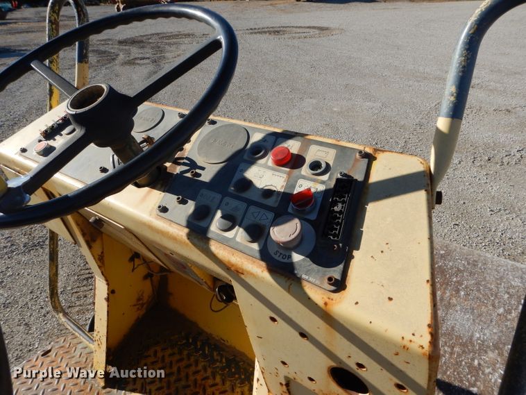 image for item HF9052 1995 Bomag BW142D-2  vibratory single drum roller