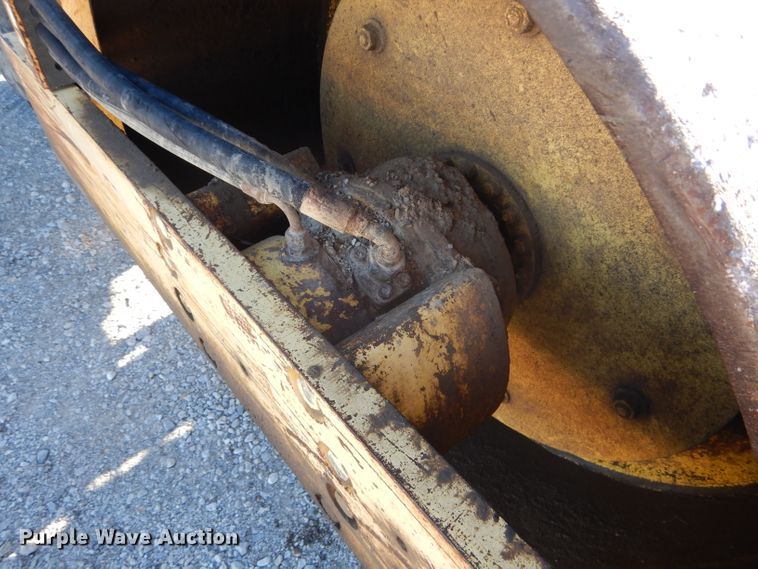 image for item HF9052 1995 Bomag BW142D-2  vibratory single drum roller