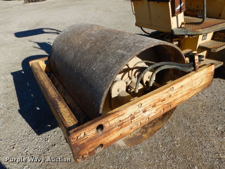 image for item HF9052 1995 Bomag BW142D-2  vibratory single drum roller