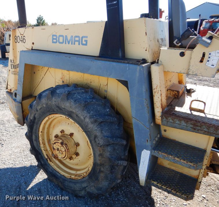 image for item HF9052 1995 Bomag BW142D-2  vibratory single drum roller