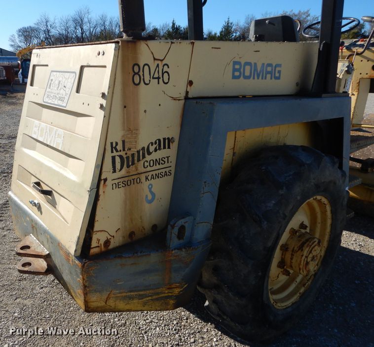 image for item HF9052 1995 Bomag BW142D-2  vibratory single drum roller