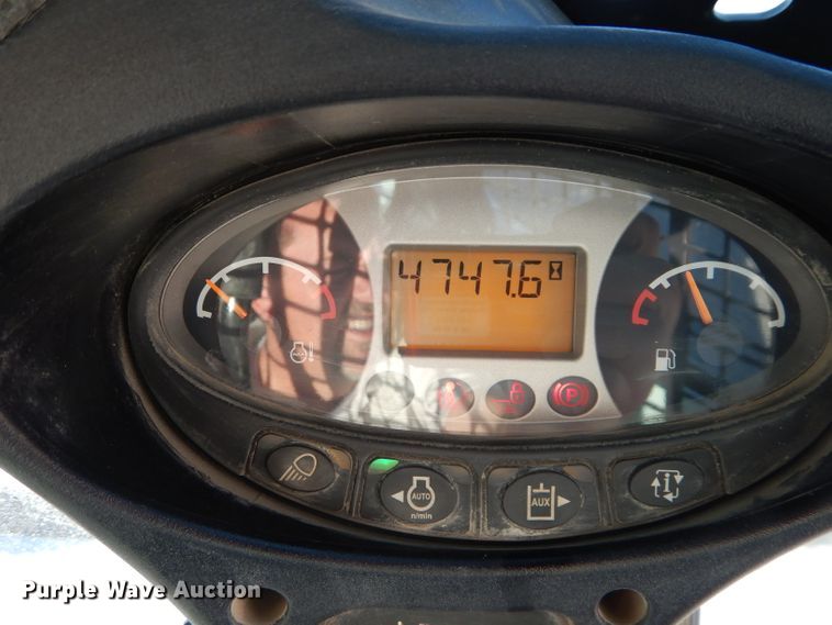 image for item HF9055 2015 Bobcat T750  tracked skid steer loader